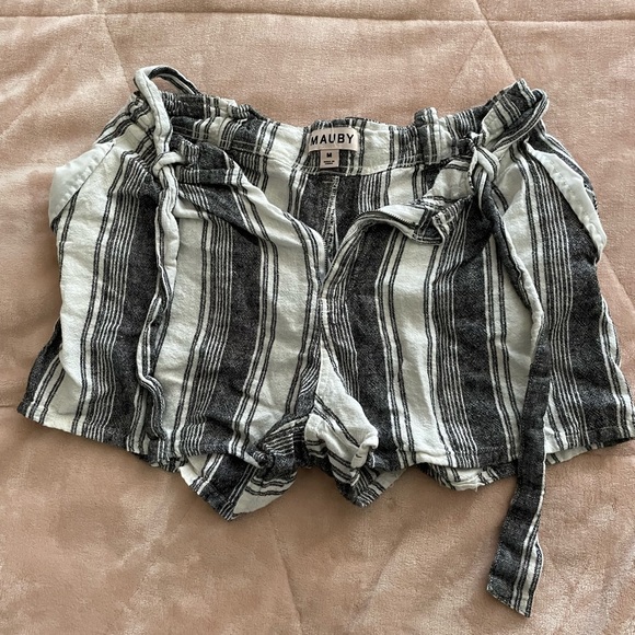 Striped shorts! - Picture 2 of 3